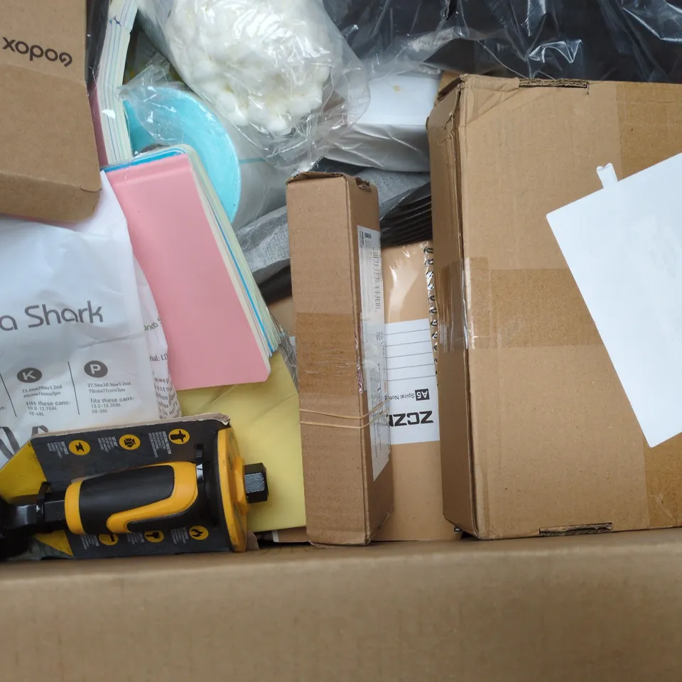 BOX OF APPROXIMATELY 20 ASSORTED HOUSEHOLD ITEMS TO INCLUDE YASS CLEAN FOAM CLEANER, FLORAL IPAD CASE, ETC - COLLECTION ONLY