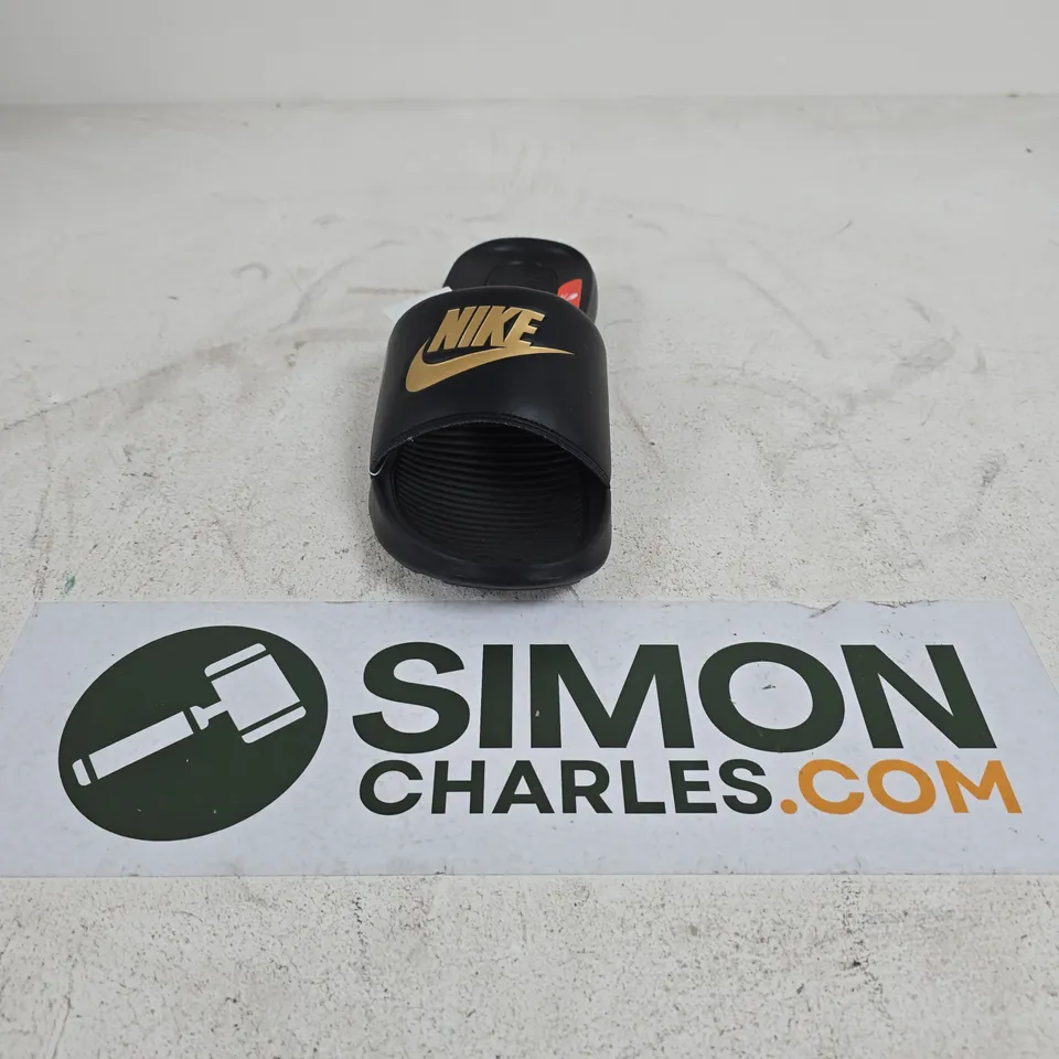 UNBOXED PAIR OF NIKE VICTORI ONE SLIDES IN BLACK - UK 7