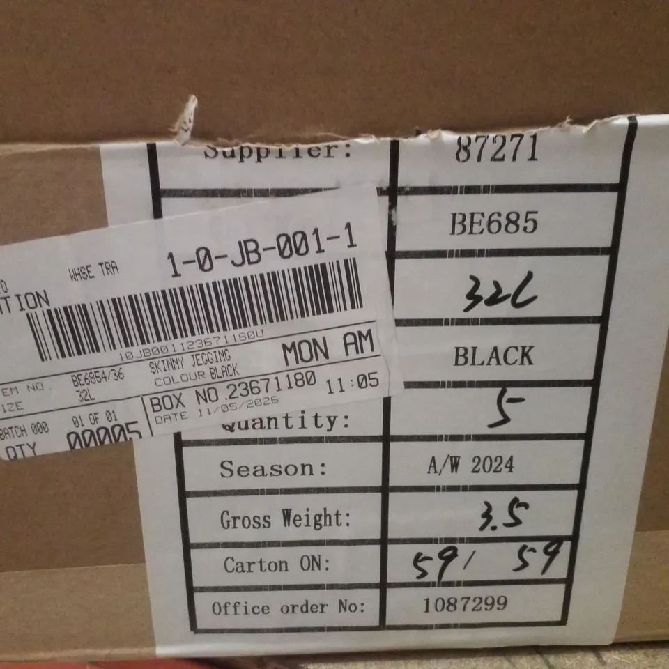 BOX CONTAINING APPROXIMATELY 5 SIMPLY BE SKINNY LEGGINGS IN BLACK - SIZE 32L