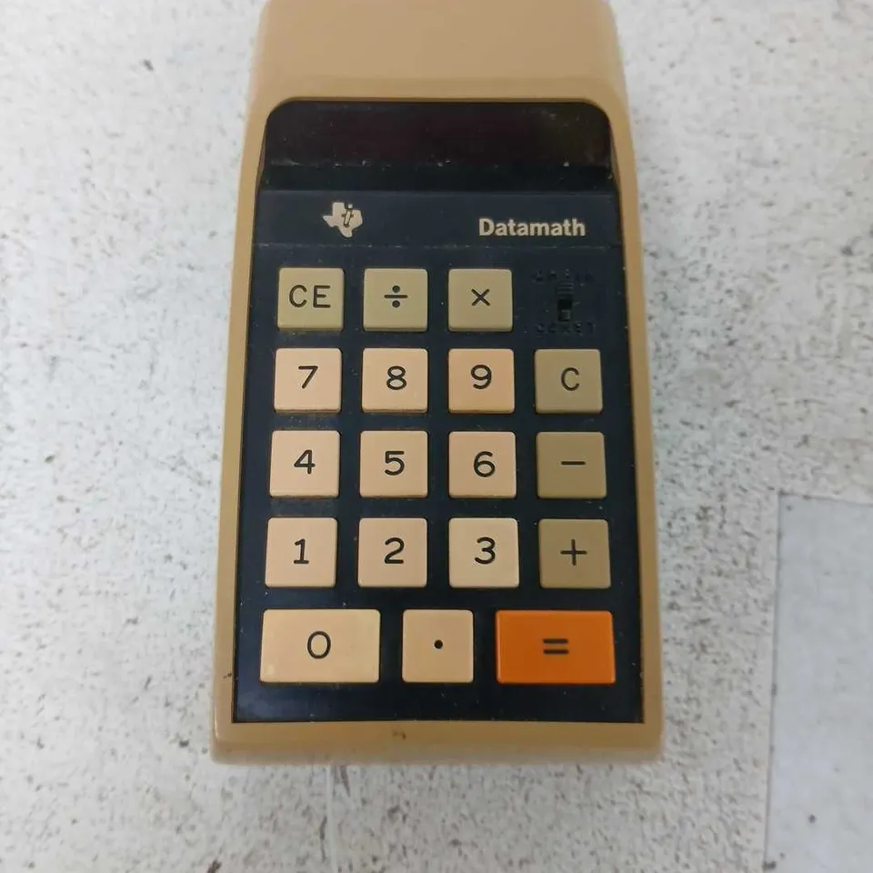 DATAMATH POCKET CALCULATOR – BEIGE CASE (VINTAGE)