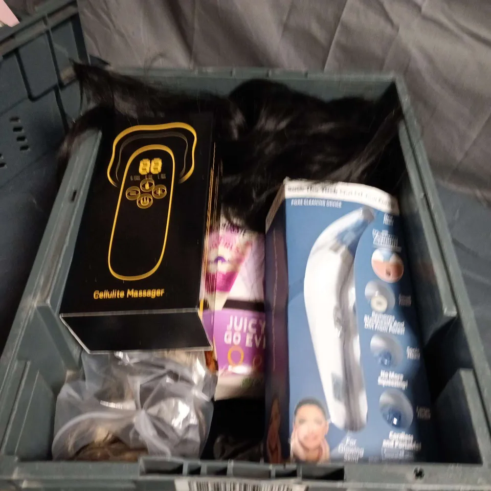 APPROXIMATELY 10 ASSORTED HEALTH AND BEAUTY ITEMS INCLUDING AUSSIE CURLS AND CELLULITE MASSAGER 