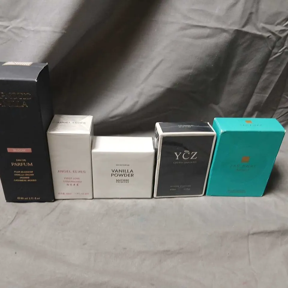 FIVE ASSORTED BOXED FRAGRANCES 