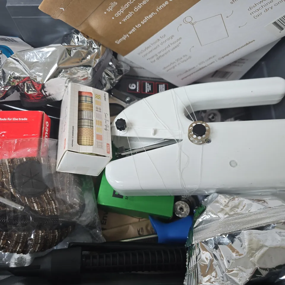 APPROXIMATELY 15 ASSORTED HOUSEHOLD ITEMS TO INCLUDE RIKA TAPE MEASURE, GOLFBALL, REVOLVING PUNCH PLIERS, ETC