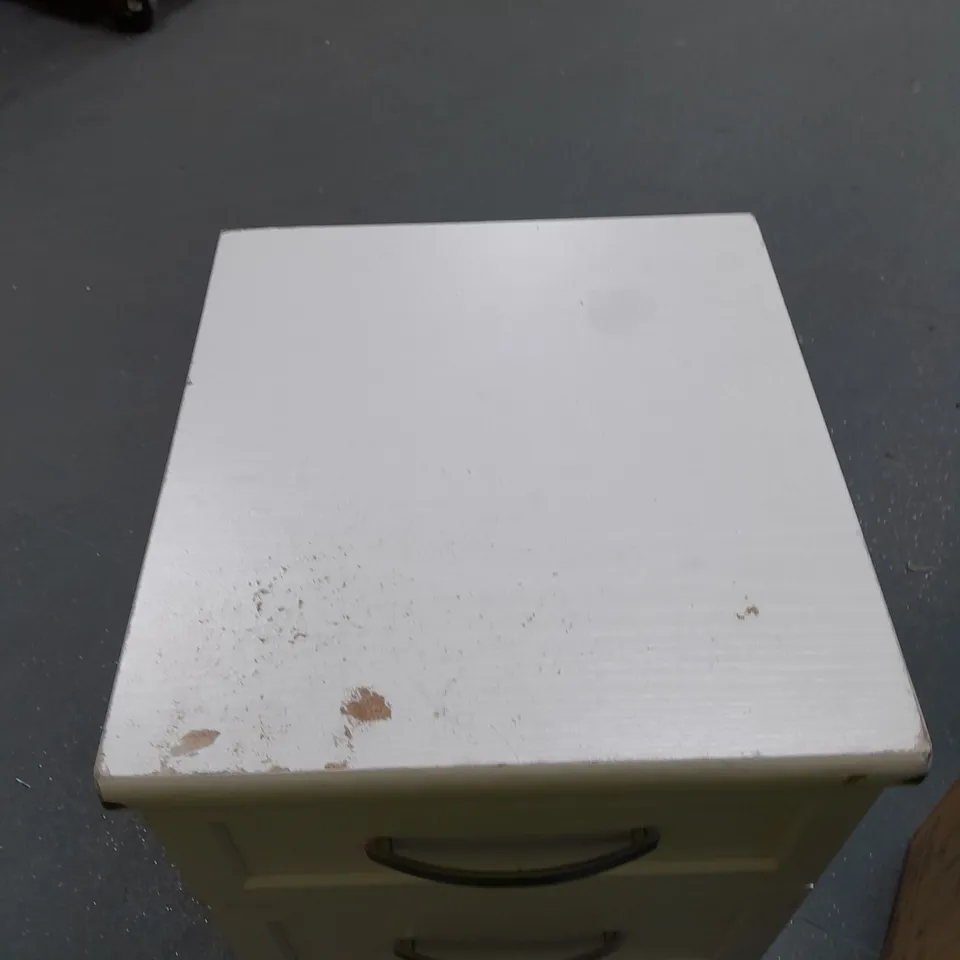 CAMBERLEY 3 DRAWER GRADUATED BEDSIDE CHEST - COLLECTION ONLY