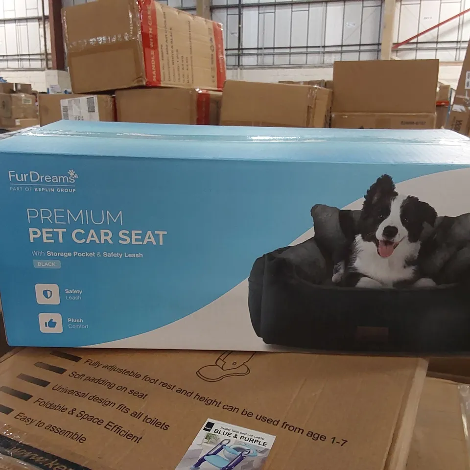 BOXED FURDREAMS PREMIUM PET CAR SEAT