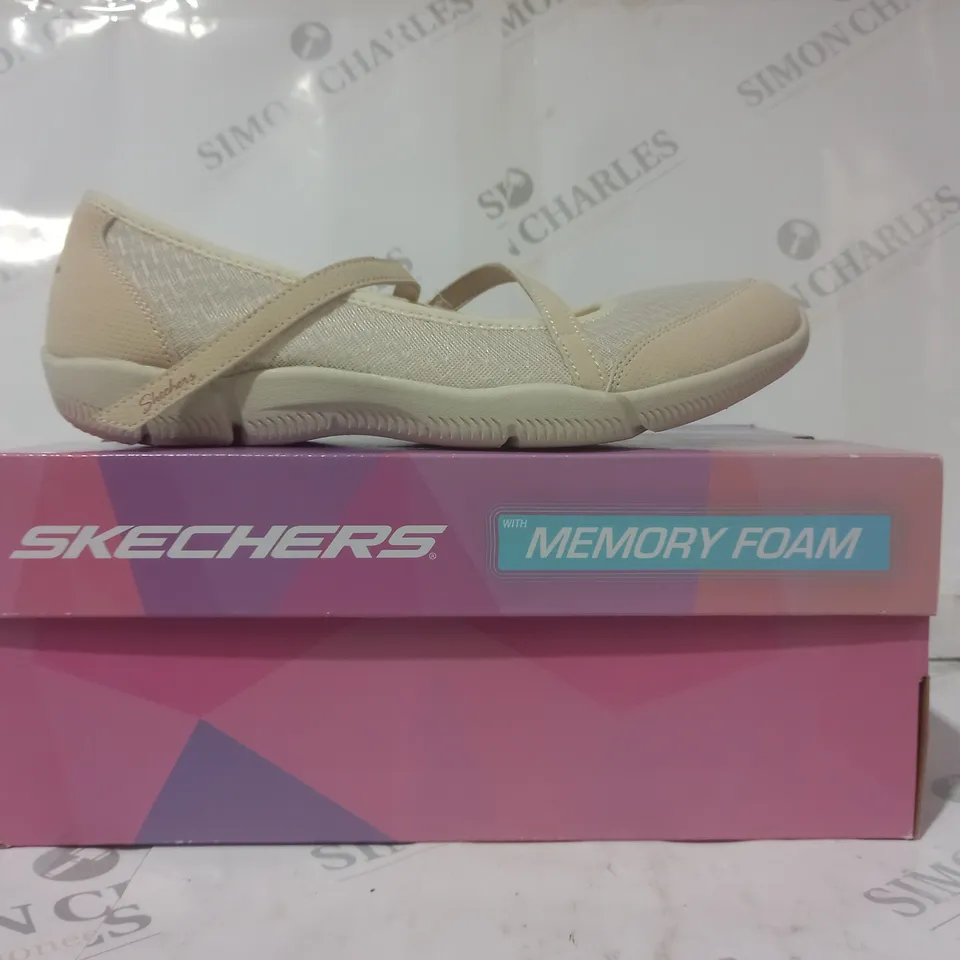 BOXED PAIR OF SKETCHERS LUXURY AIR SHOES IN NATURAL COLOUR SIZE 5.5