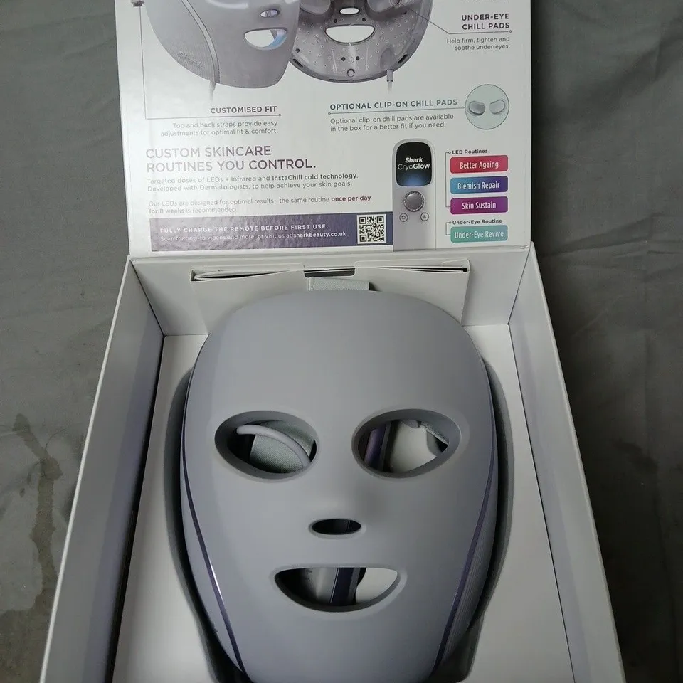 SHARK CRYOGLOW LED MASK WITH CHARGING STAND