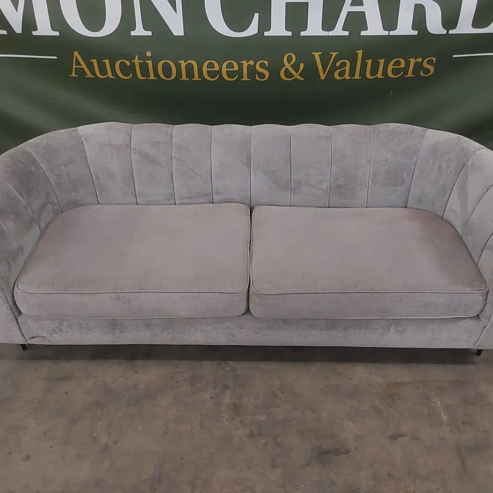 QUALITY DESIGNER GUILD FABRIC UPHOLSTERED 4 SEATER SOFA