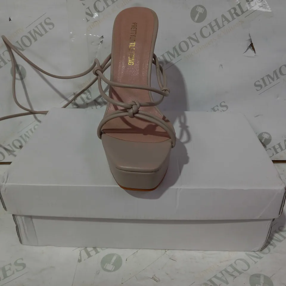 BOXED PAIR OF PRETTY LITTLE THING BLOCK HEELED SANDALS IN NUDE COLOUR UK SIZE 5