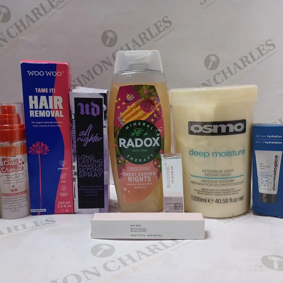 BOX OF APPROX 10 ASSORTED BEAUTY PRODUCTS TO INCLUDE WOO WOO TAME HAIR REMOVAL, RADOX SHOWER GEL, OSMO DEEP MOISTURE HAIR TREATMENT, ETC 