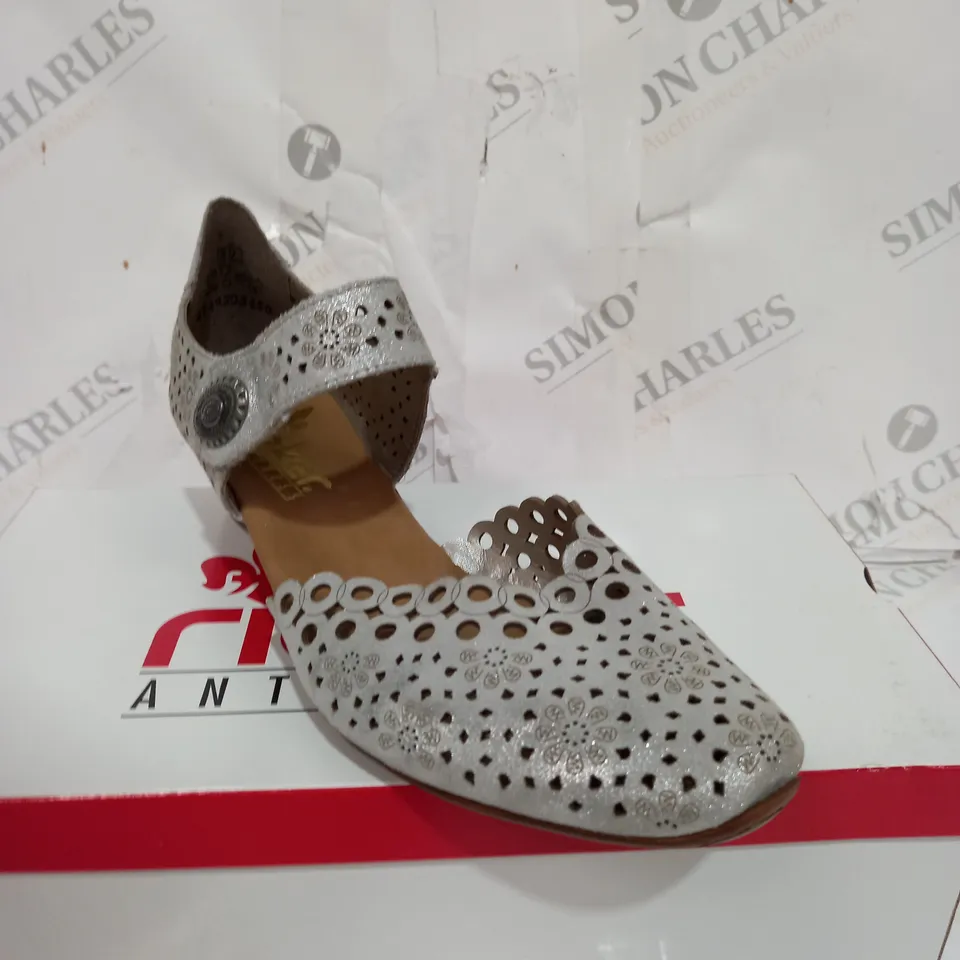 BOXED PAIR OF RIEKER ANTISTRESS HEELED SHOES IN SILVER - SIZE 6