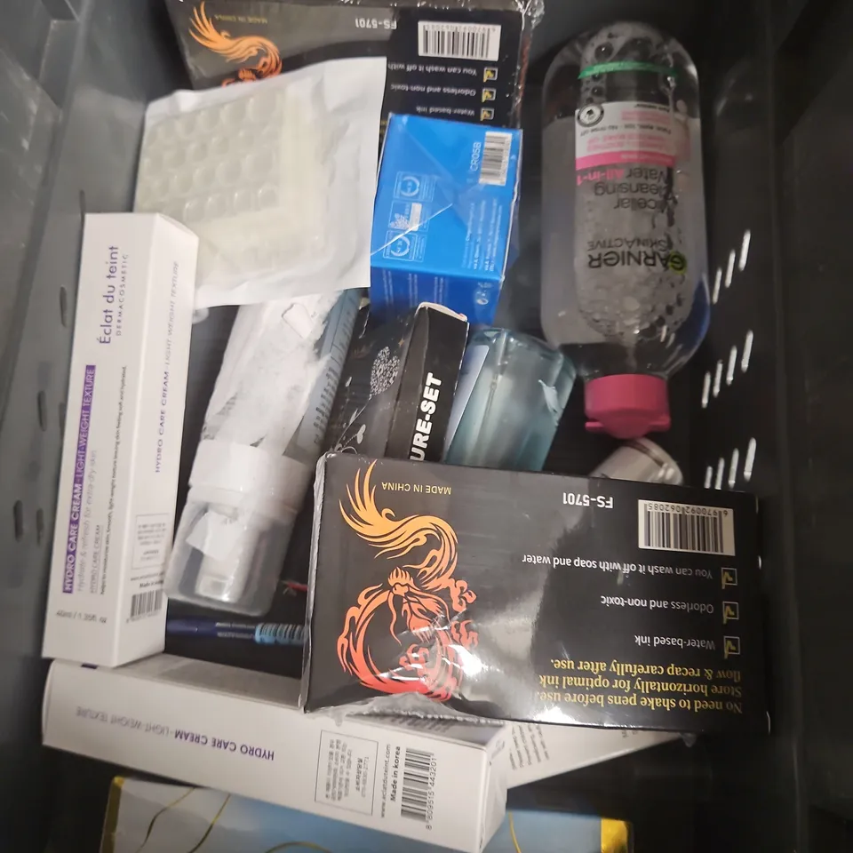 APPROXIMATEY 20 ASSORTED HEALTH AND BEAUTY PRODUCTS TO INCLUDE - NATURE SPELL CURL ENHANCING HAIRCARE - CHILD'S FARM CONDITIONER - BONDI SANDS SUNSCREEN - ETC