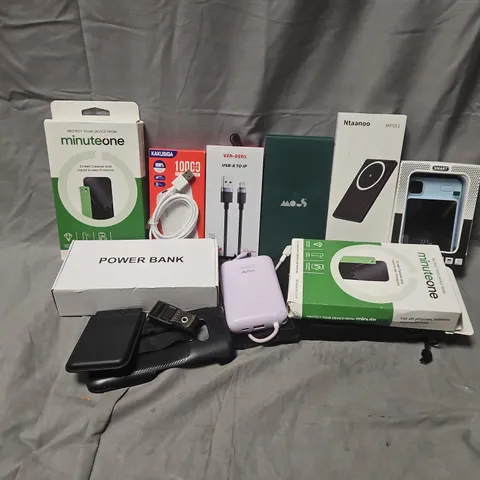 APPROXIMATELY 15 ASSORTED MOBILE PHONE ACCESSORIES TO INCLUDE POWER BANKS, SCREEN PROTECTORS, USB CABLES, ETC