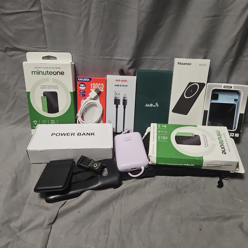 APPROXIMATELY 15 ASSORTED MOBILE PHONE ACCESSORIES TO INCLUDE POWER BANKS, SCREEN PROTECTORS, USB CABLES, ETC