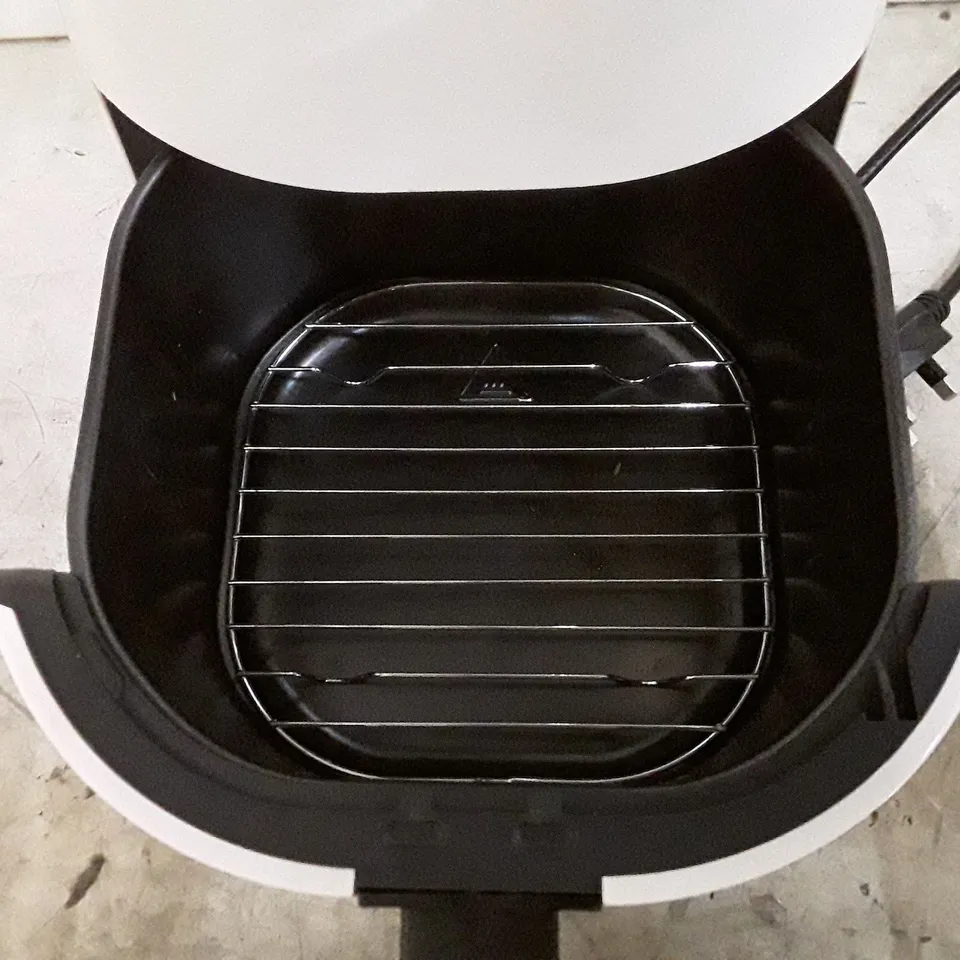 BOXED 7.5L WHITE AIR FRYER