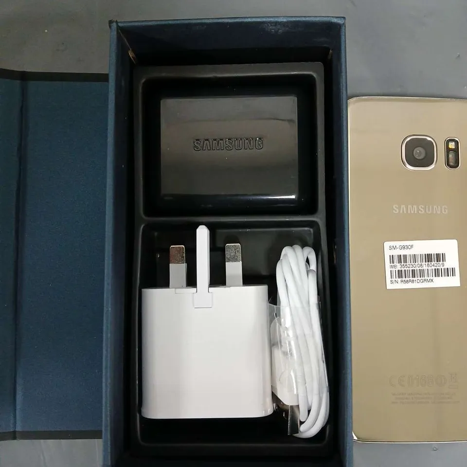 BOXED SAMSUNG GALAXY S7 MOBILE PHONE IN GOLD - SM-G930F