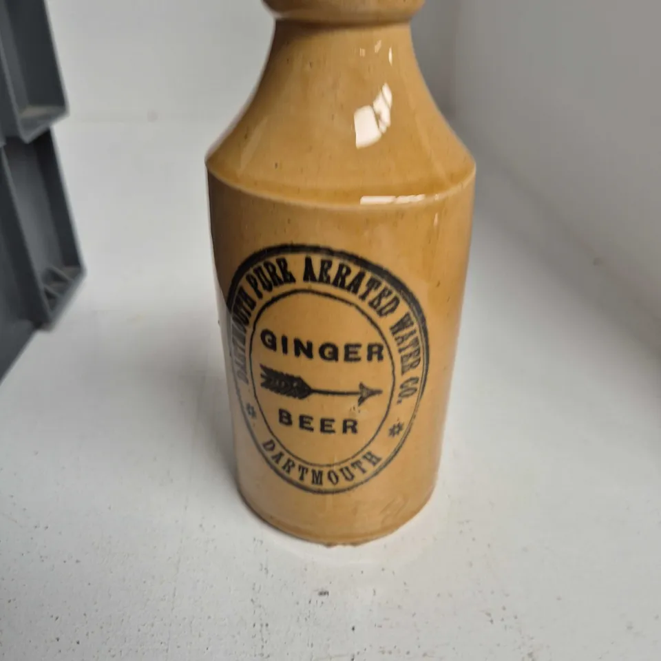 TOTE OF APPROXIMATELY 9 ASSORTED FRAGILE ITEMS TO INCLUDE: DARTMOUTH GINGER BEER BOTTLE 