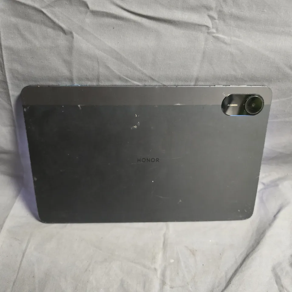  HONOR TABLET -  MODEL UNSPECIFIED - POWERS ON
