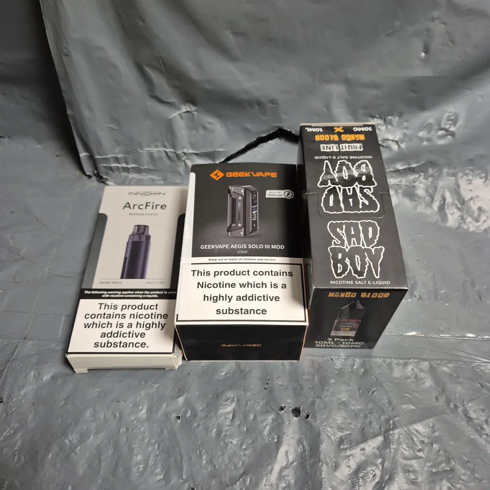 APPROXIMATELY 15 ASSORTED E-CIGARETTE PRODUCTS TO INCLUDE - SAD BOY, GEEK VAPE, INNOKIN ETC 