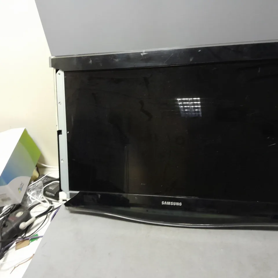 SAMSUNG 32" TELEVISION - LE32B650T2W