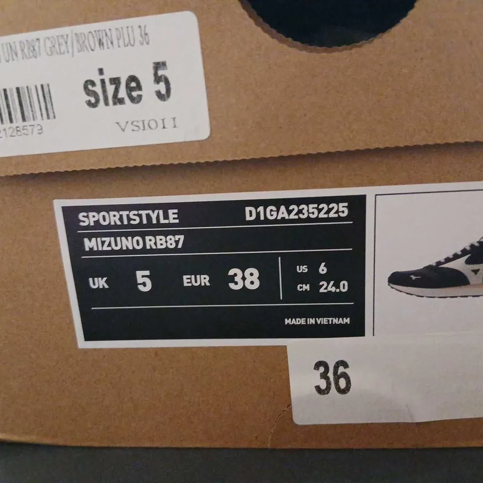 MIZUNO RB87 TRAINERS – NAVY/BEIGE, UK 5 (EU 38, US 6) – ORIGINAL BOX