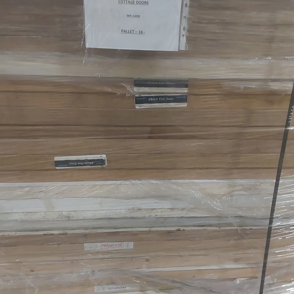 PALLET CONTAINING APPROXIMATELY 30x MIXED BRANDED INTERNAL HOUSEHOLD DOORS
