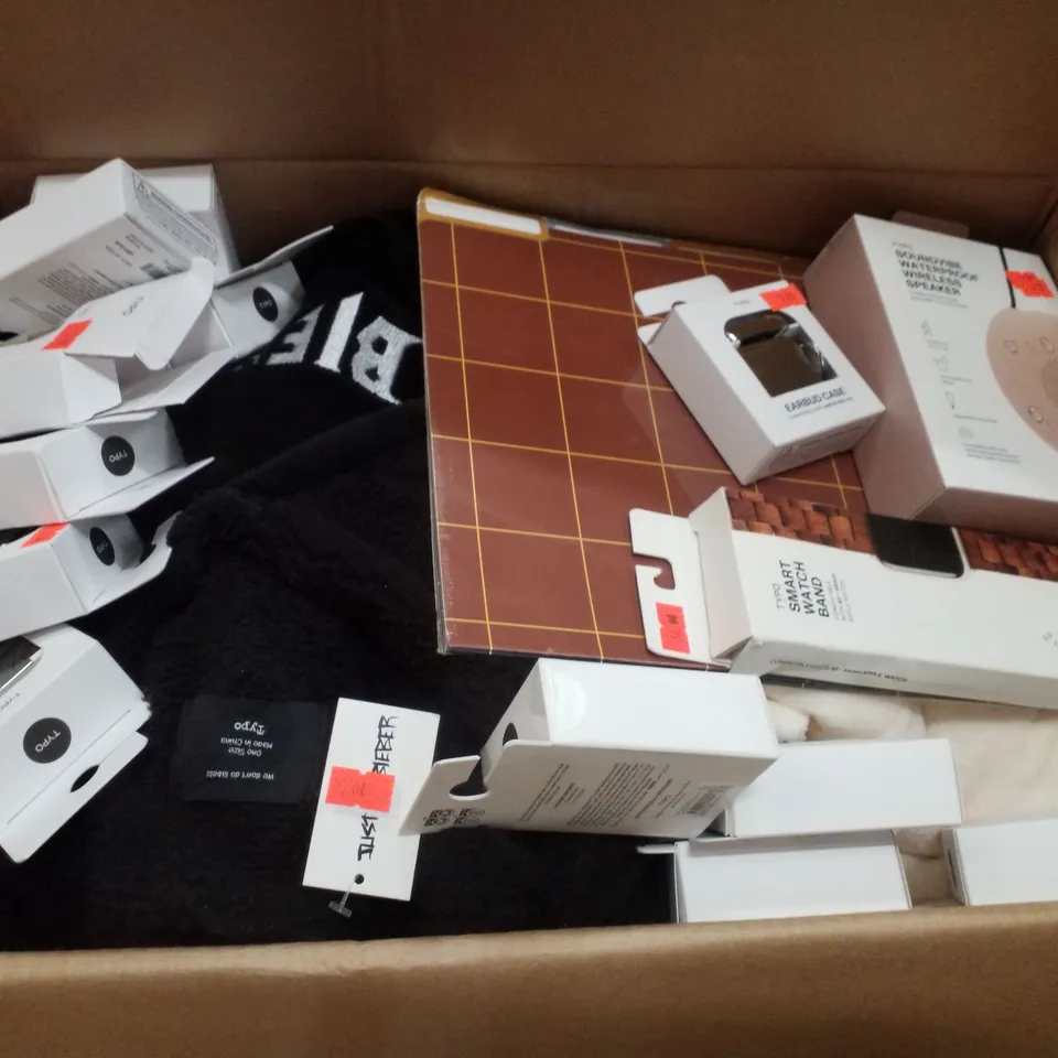 PALLET CONTAINING ASSORTED BRAND NEW ASSORTED PRODUCTS INCLUDING TRAVEL PILLOW, ALPHABET SEQUIN ORNAMENTS, BEACH PADDLES, WIRELESS SPEAKER, SMART WATCH BAND, EARBUD CASE & TABLE EASELS