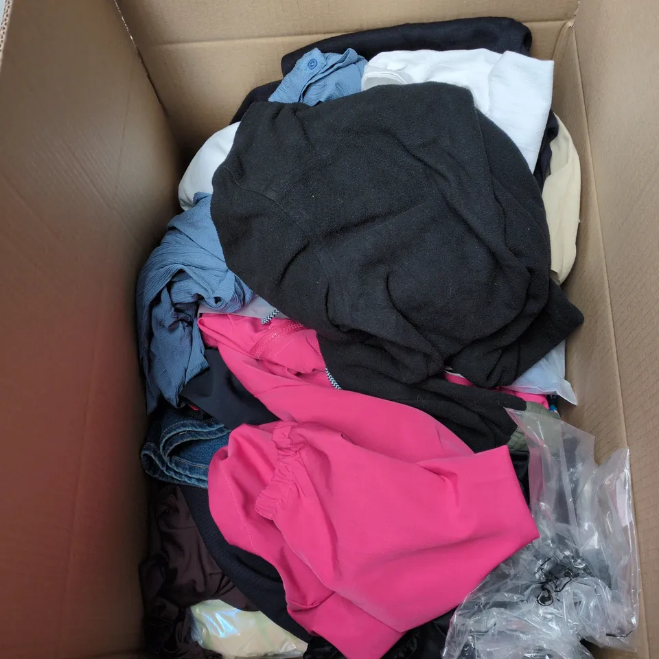 BOX OF APPROXIMATELY 20 ASSORTED CLOTHING ITEMS TO INCLUDE JEANS, BLUE JOGGERS, FLOWER PRINT TOP, 1/4 ZIP TOP ETC