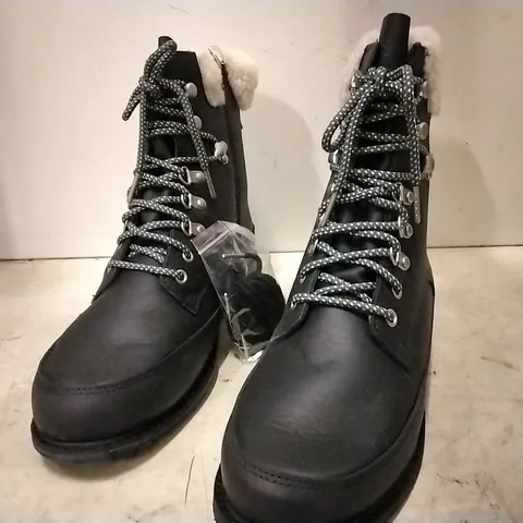BOXED EMU AUSTRALIA UNISEX BOOTS , SIZE UK 9 , 4 PAIRS