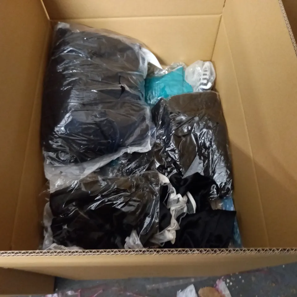 LARGE QUANTITY OF ASSORTED BAGGED CLOTHING ITEMS 