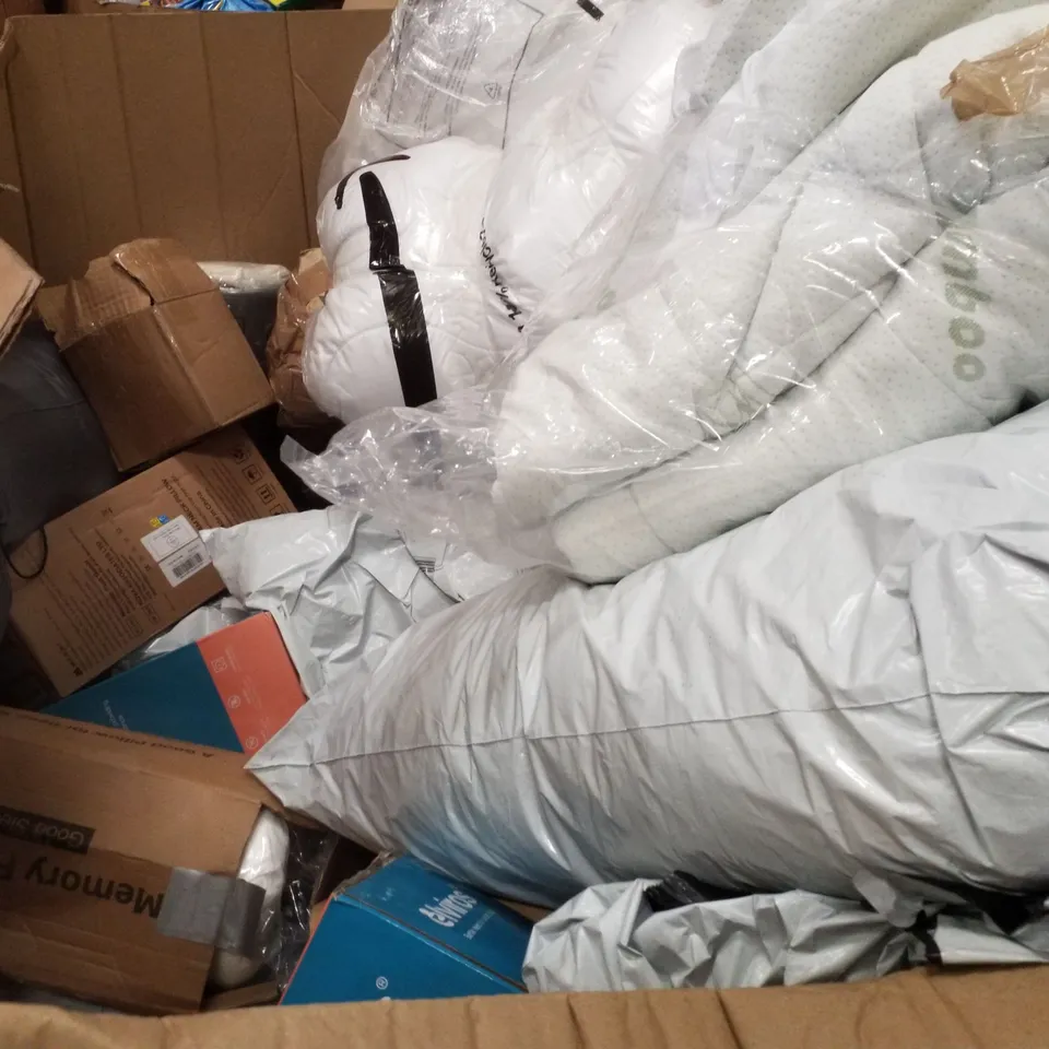 PALLET CONTAINING ASSORTED PILLOWS, CUSHIONS & SLEEPING BAGS