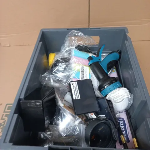 TOTE OF APPROXIMATELY 15 ASSORTED ITEMS TO INCLUDE: STIXALL WHITE