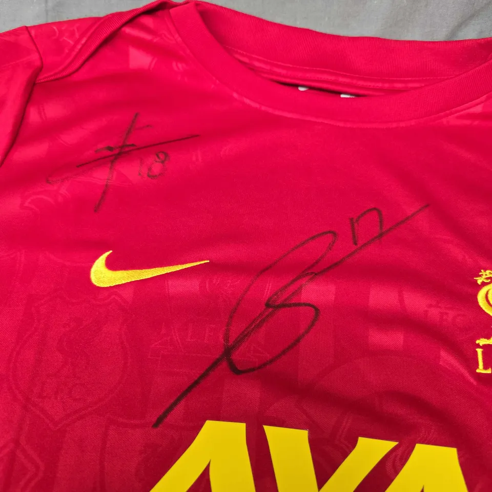 SIGNED LIVERPOOL FC TRAINING TOP SIZE L