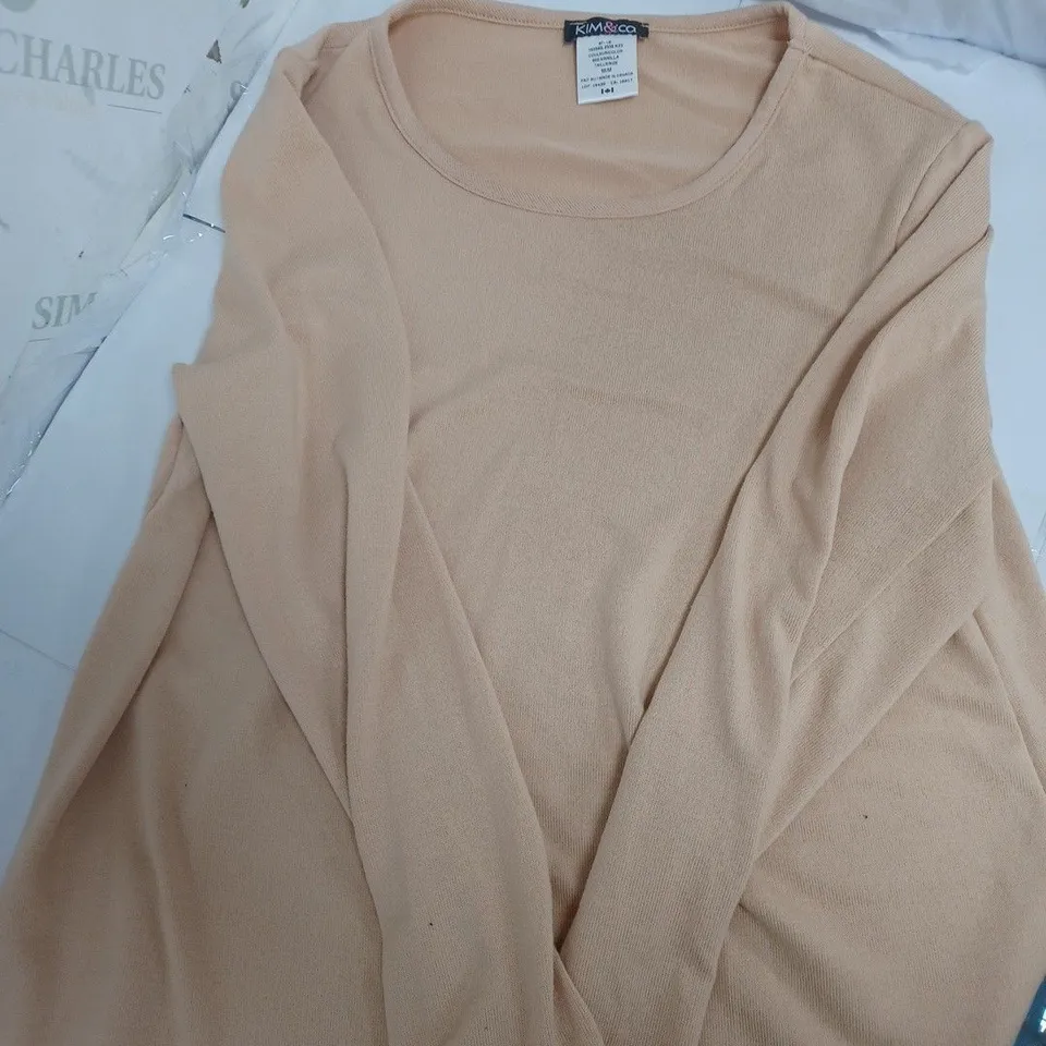 APPROXIMATELY 6 KIM&CO SOFT TOUCH LONG SLEEVE TUNIC IN ASSORTED COLOURS TO INCLUDE SIZES M, S/P, 