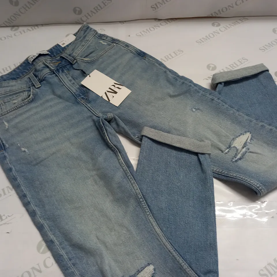 ZARA RELAXED FIT LOW RISE JEANS - UK 8