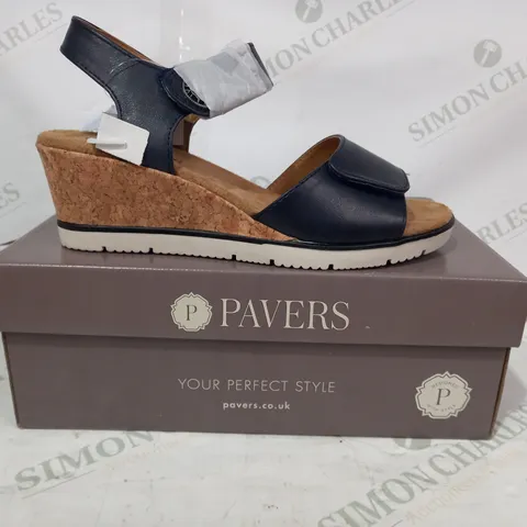 BOXED PAIR OF PAVERS OPEN TOE WEDGE SANDALS IN NAVY EU SIZE 39
