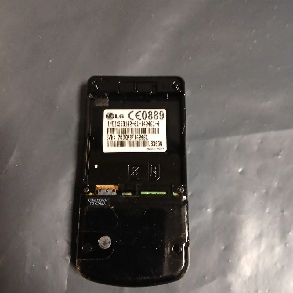 LG CDMA FLIP MOBILE PHONE – 3G, DAMAGED 