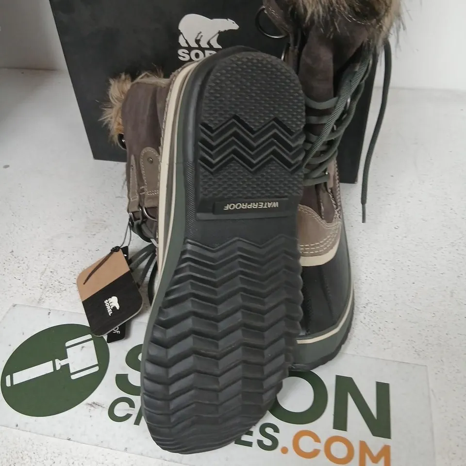 SOREL JOAN OF ARC WINTER BOOTS – MEN'S UK 7, BROWN & FUR TRIM