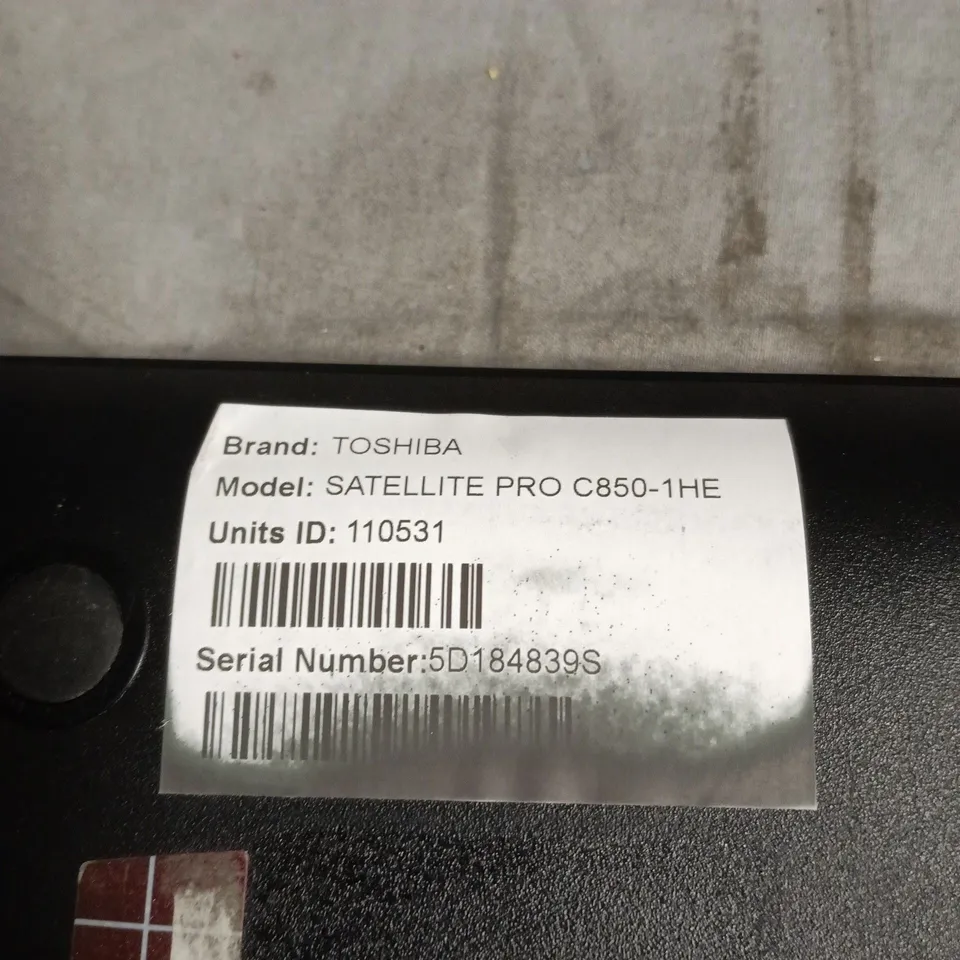 TOSHIBA SATELLITE PRO C850-1HE LAPTOP