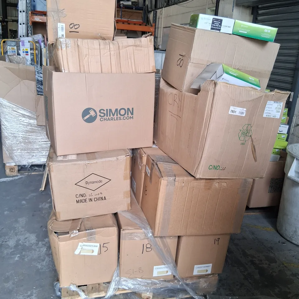 LARGE PALLET OF ASSORTED ELECTRICAL ACCESSORIES