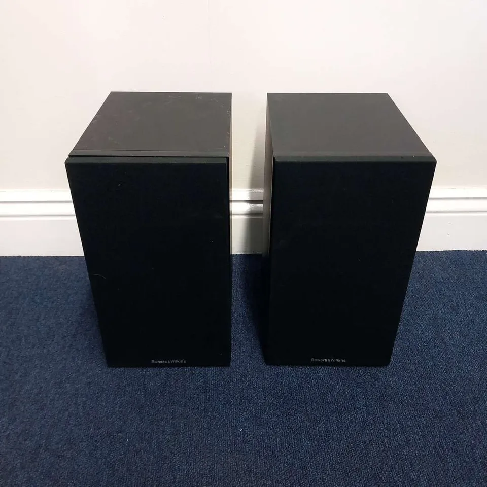 BOWERS & WILKINS 607 BLACK  BOOKSHELF SPEAKERS PER PAIR