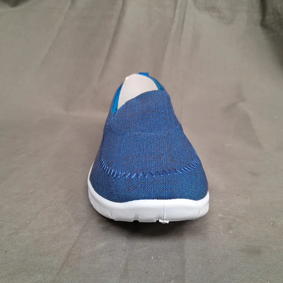 BOX OF APPROX 10 S WAVE SLIP ON TRAINERS IN BLUE - UK 4
