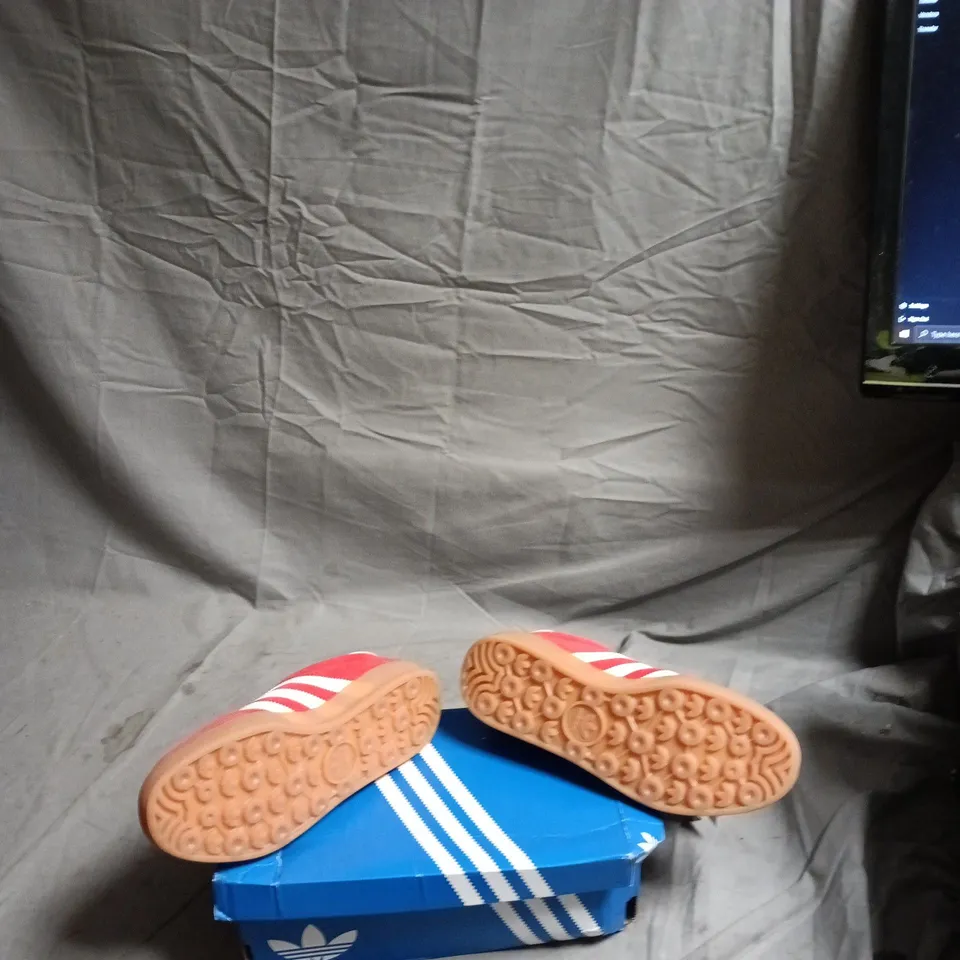 ADIDAS GAZELLE INDOOR J TRAINERS – UK 5½, RED SUEDE WITH WHITE STRIPES