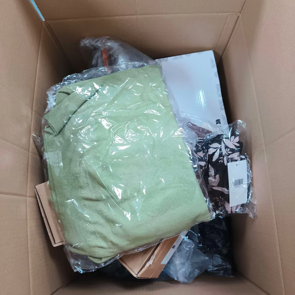 BOX OF APPROXIMATELY 20 ASSORTED ITEMS TO INCLUDE SHOES, CLOTHING ETC