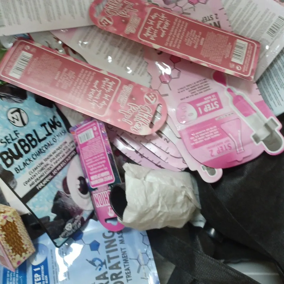 BOX OF APPROXIMATELY 15 ASSORTED HOUSEHOLD ITEMS TO INCLUDE GLITTER POP, BODY MIST, 2-STEP TREATMENT MASK, ETC - COLLECTION ONLY