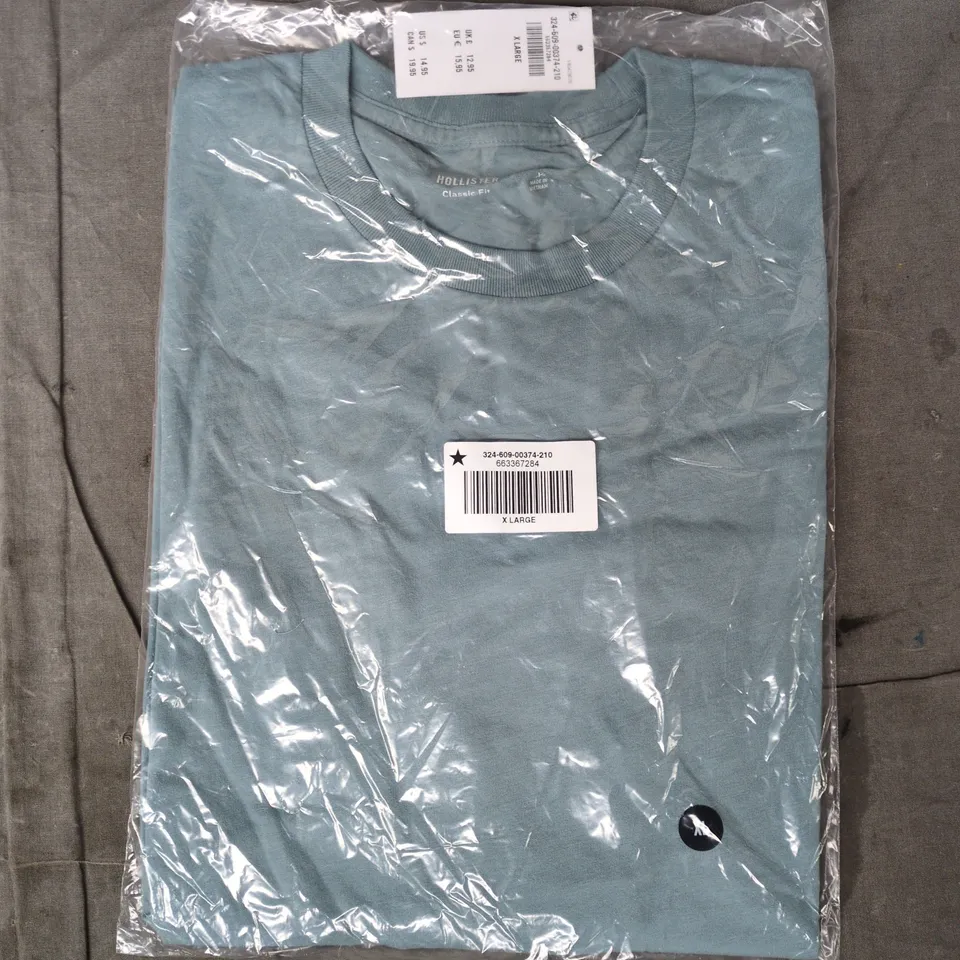 BAGGED HOLLISTER CLASSIC FIT T-SHIRT IN LIGHT BLUE SIZE XL