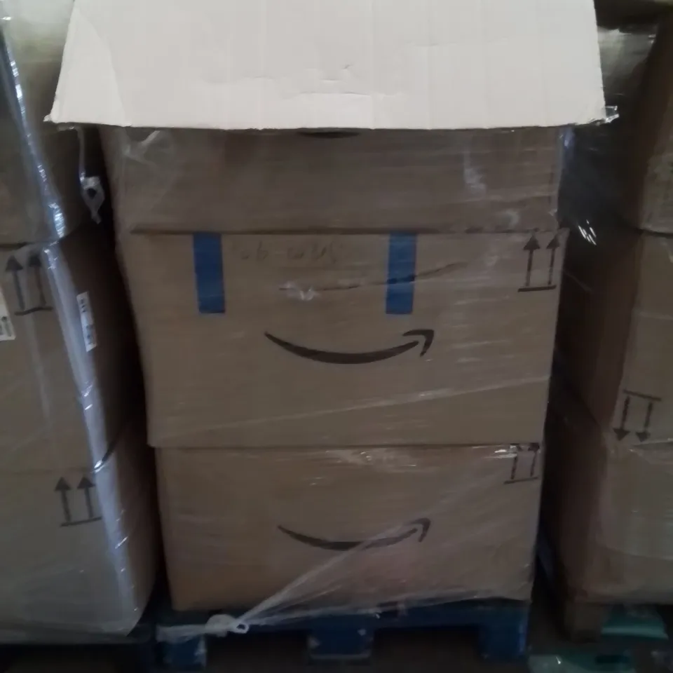 PALLET CONTAINING A LARGE QUANTITY OF TABLET CASES AND SCREEN PROTECTORS 