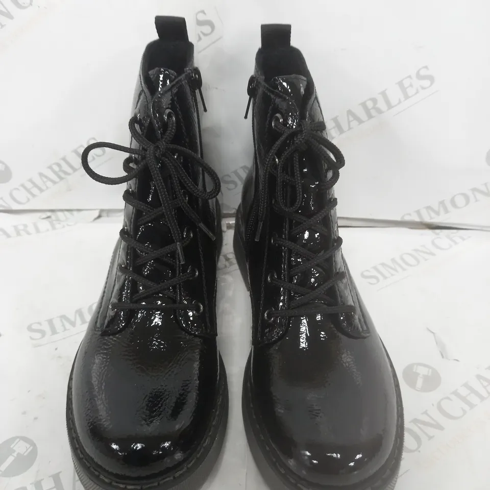 BOXED RIEKER ANTISTRESS LACE BOOT BLACK SIZE 5