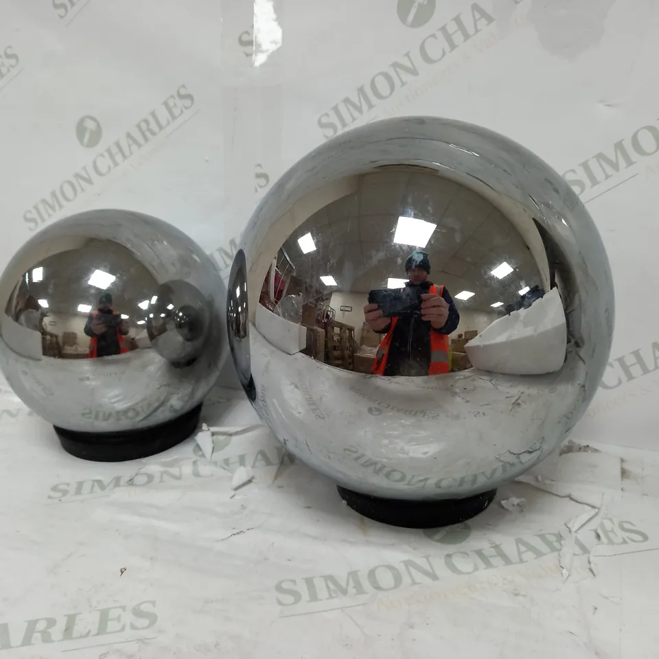 BOXED OUTLET K BY KELLY SET OF 2 INDOOR OUTDOOR PRELIT GLASS SPHERES