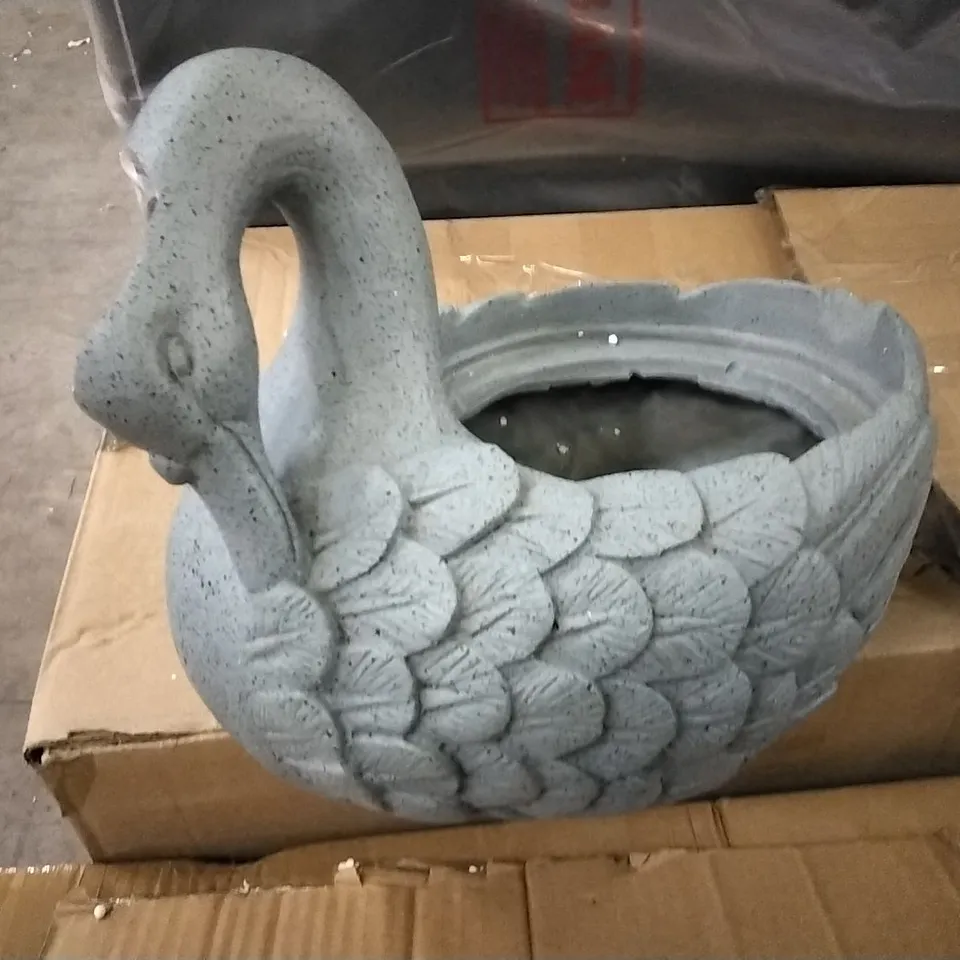 BOXED GREY SWAN PLANT POT HOLDER